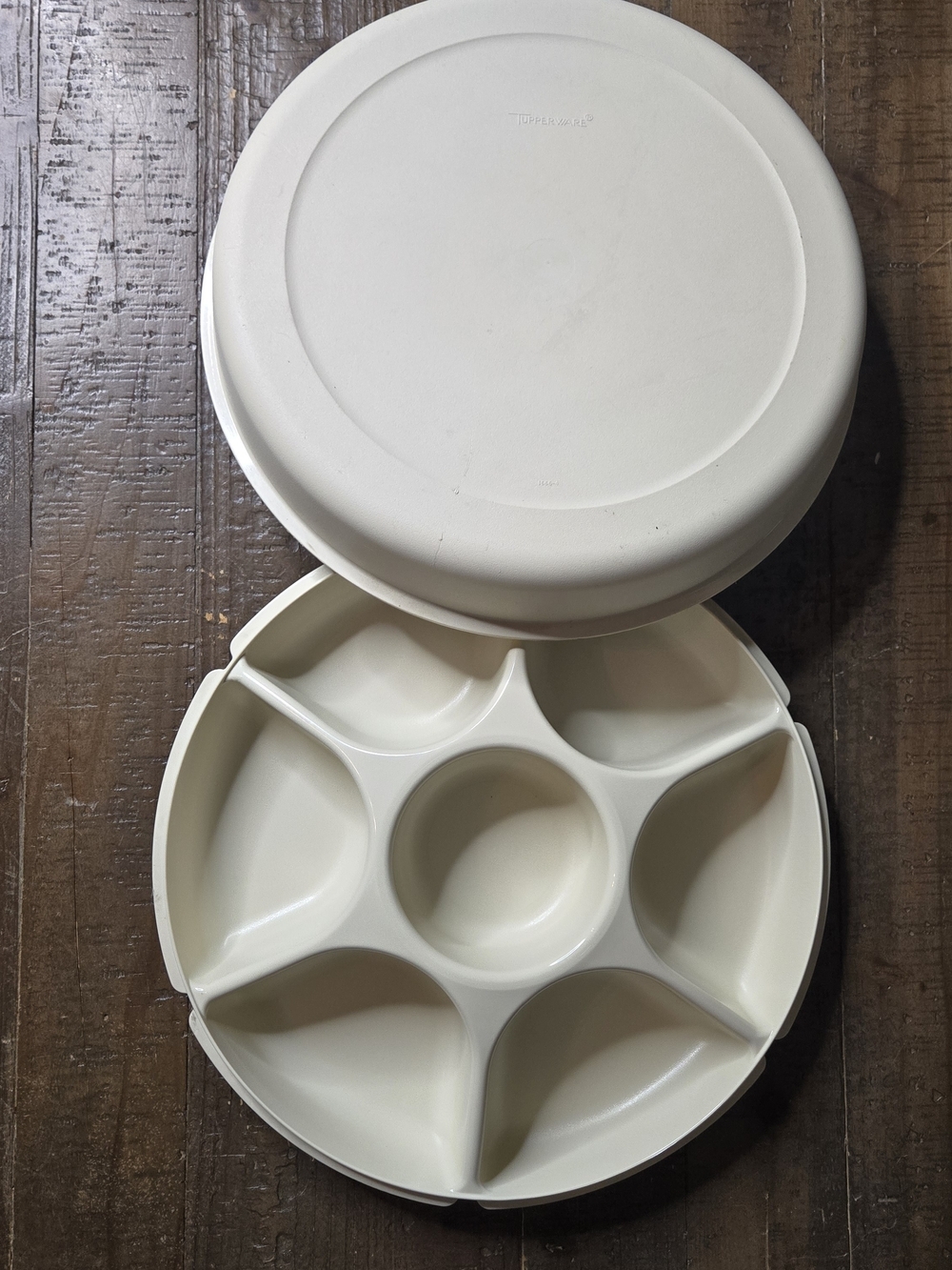 Tupperware Round Divided Tray w/ Lid Snack Veggie Chip & Dip Serving Platter